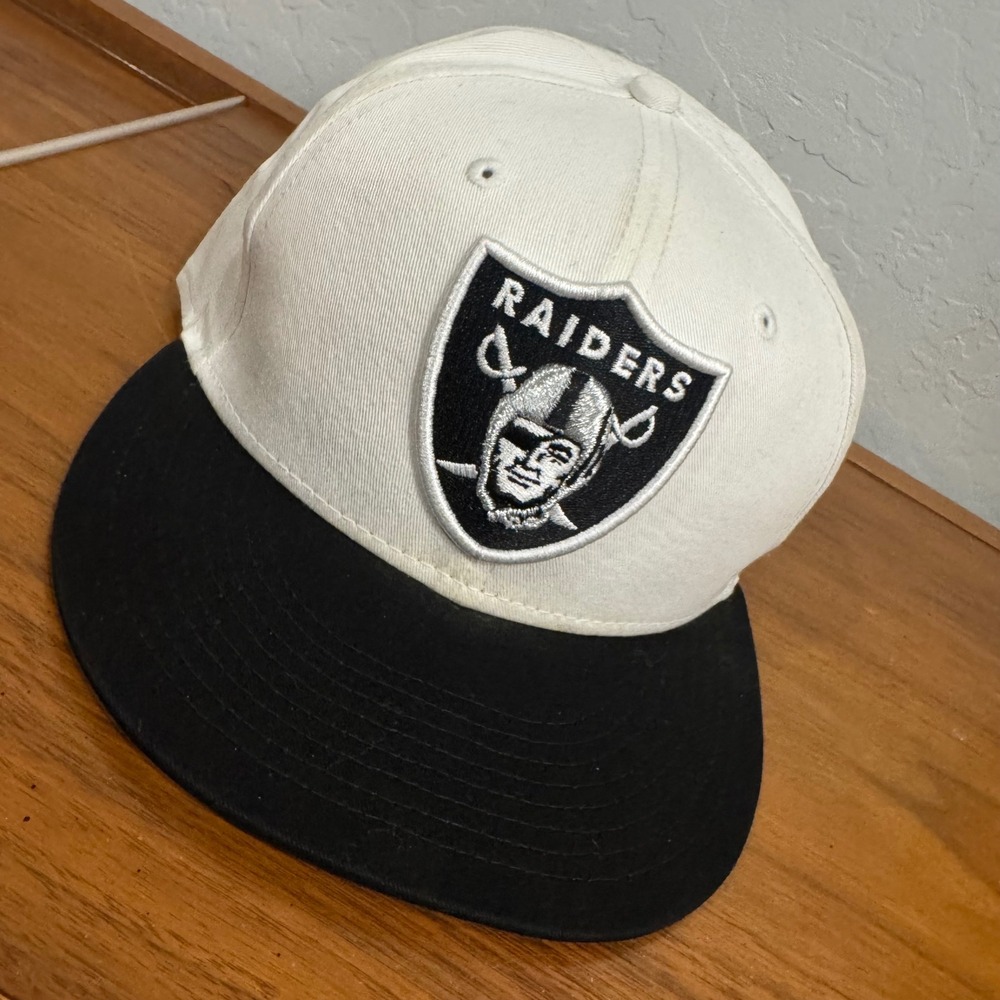 New Era Raiders Snapback Hat Mens OSFM White Black Excellent 9FIFTY NFL Cap